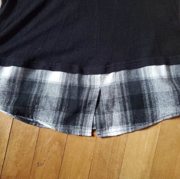 Venus Ribbed Henley Top - Picture 3 of 6